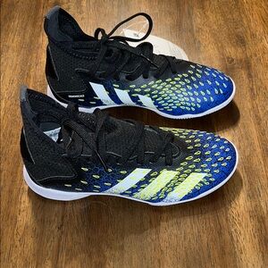 New Adidas Kids Blue and Black Indoor soccer shoe size 11.5 predator Freak .3